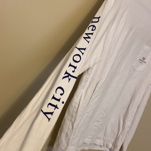 Vineyard vines NYC long sleeve whale pocket tee - Picture 2 of 5